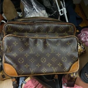 LV monogram Nil 28